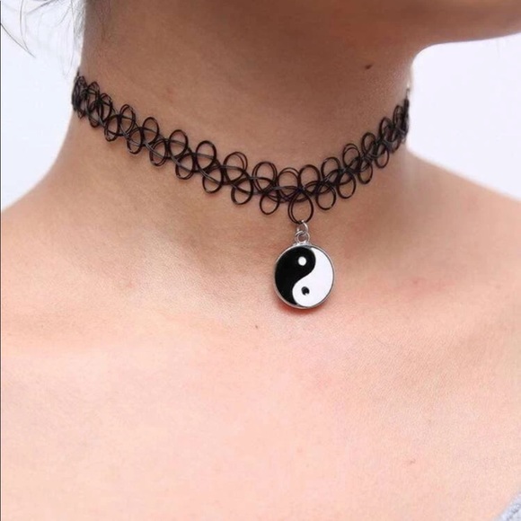 ☯️Yin & Yang charm black stretchy choker - Picture 3 of 4
